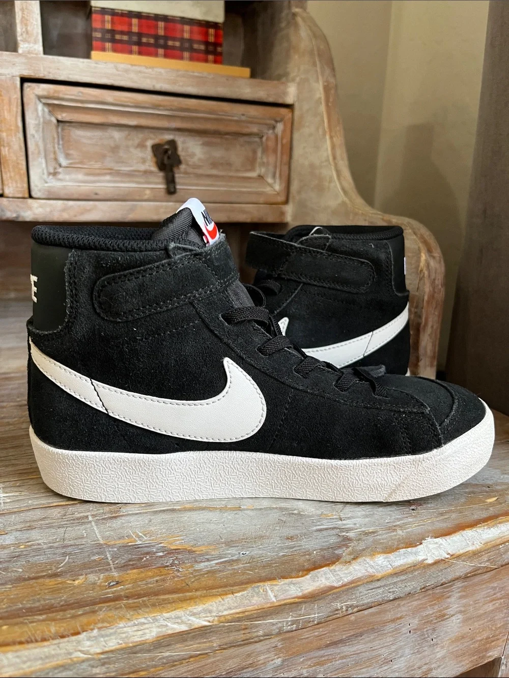 🖤 Nike Blazer Mid '77 Suede Sneakers Size 2 Black White Velcro